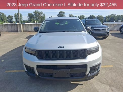 Used 2023 Jeep Grand Cherokee L Laredo AWD/4WD image 3