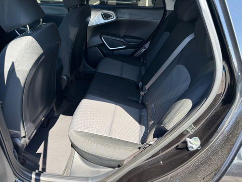 Used 2023 Kia Soul LX w/ LX Technology Package FWD image 12