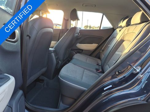 Used 2025 Hyundai Venue Limited image 21