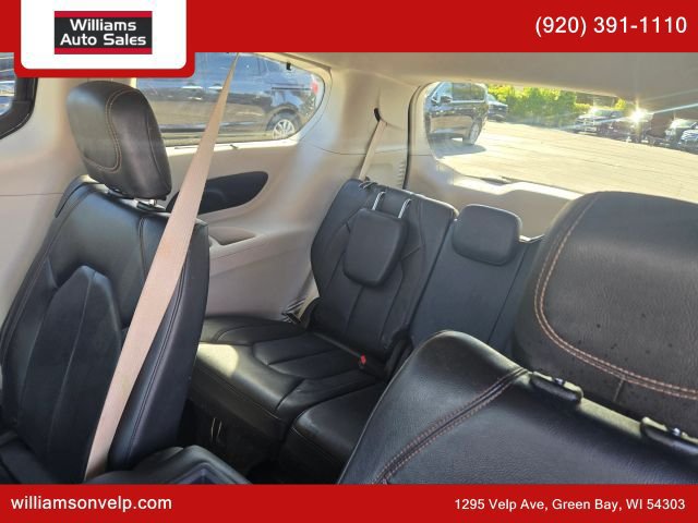 Used 2019 Chrysler Pacifica Touring-L FWD image 13