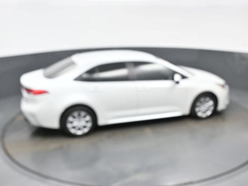 Used 2024 Toyota Corolla LE image 39