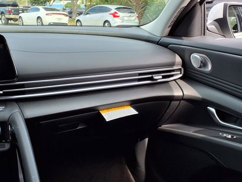 New 2025 Hyundai Elantra SEL image 14