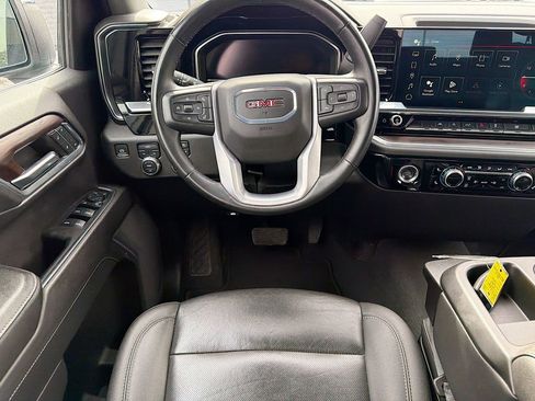 Used 2024 GMC Sierra 1500 SLT image 17