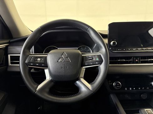 Used 2024 Mitsubishi Outlander SE image 21