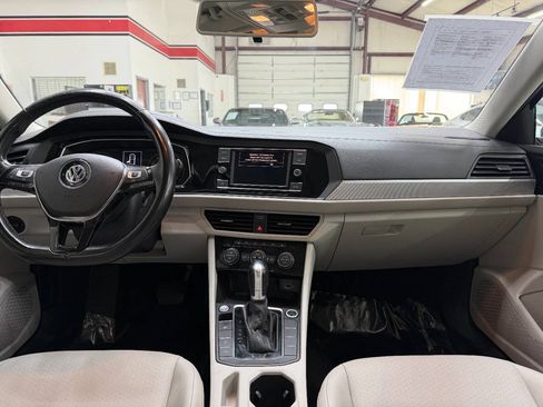 Used 2019 Volkswagen Jetta SE w/ Cold Weather Package FWD image 20