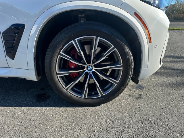 Used 2024 BMW X5 xDrive40i w/ M Sport Package AWD/4WD image 16