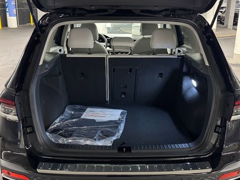 New 2025 Volkswagen Taos SE image 38