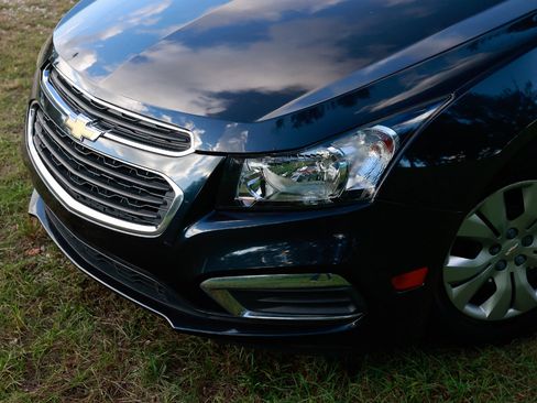 Used 2015 Chevrolet Cruze LS image 28