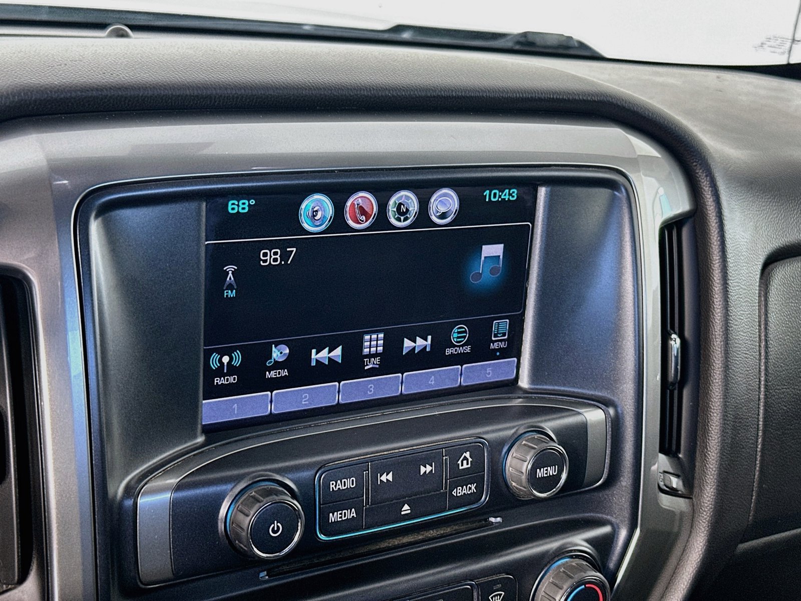 Used 2018 Chevrolet Silverado 1500 LT AWD/4WD image 15