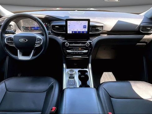 Used 2022 Ford Explorer Limited w/ Equipment Group 301A AWD/4WD image 7