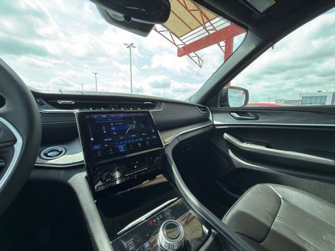 Certified 2024 Jeep Grand Cherokee L Limited image 20