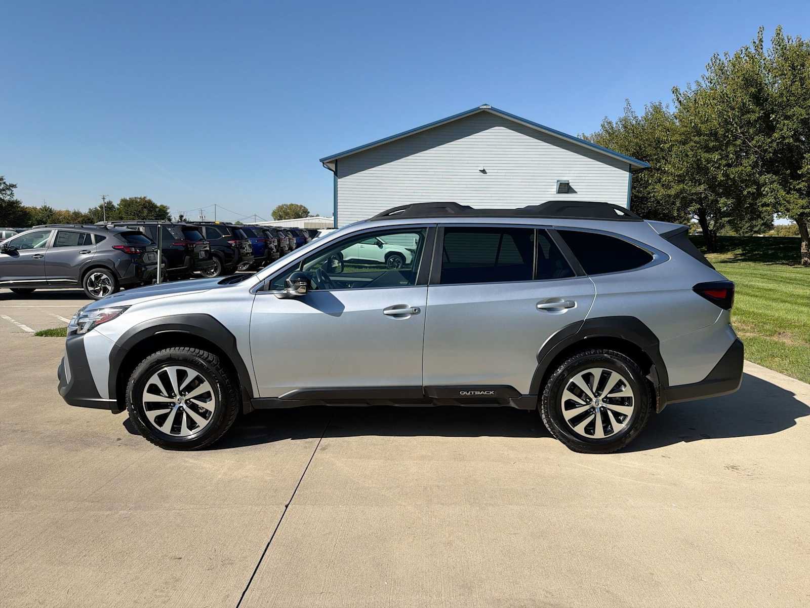 Used 2024 Subaru Outback Premium w/ Popular Package #1A AWD/4WD image 3