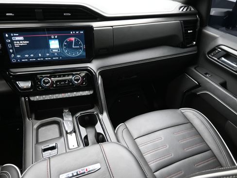 Used 2025 GMC Sierra 2500 AT4X image 37