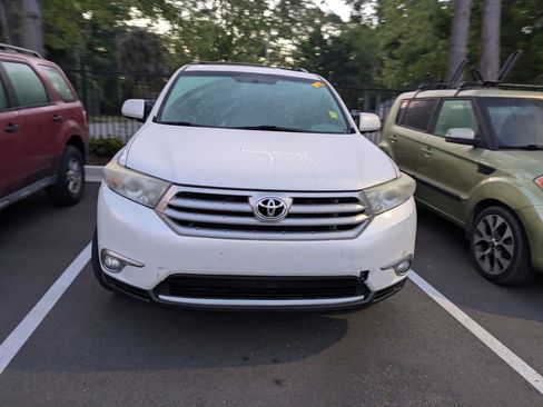 Used 2011 Toyota Highlander Limited w/ Tow Pkg image 2