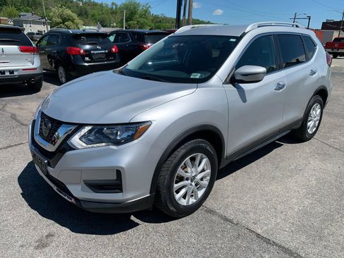 Used 2018 Nissan Rogue SV AWD/4WD image 2