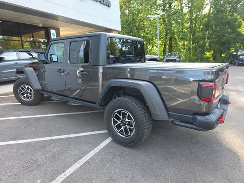 Used 2024 Jeep Gladiator Rubicon w/ Steel Bumper Group AWD/4WD image 5