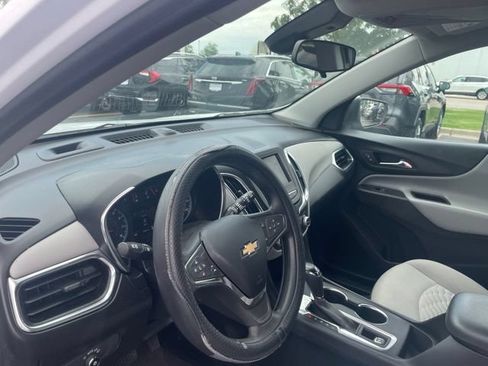 Used 2021 Chevrolet Equinox LS w/ LS Convenience Package FWD image 9