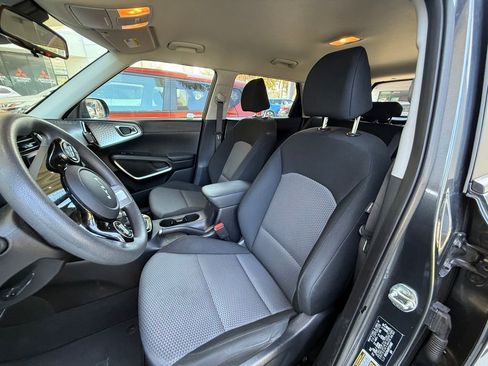 Used 2023 Kia Soul S FWD image 4