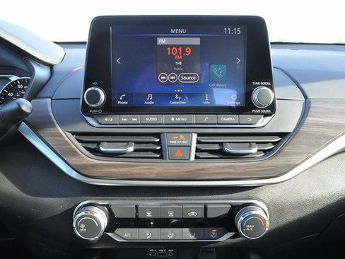 Used 2024 Nissan Altima 2.5 SV image 33