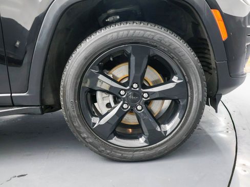 Used 2023 Jeep Grand Cherokee L Laredo image 40