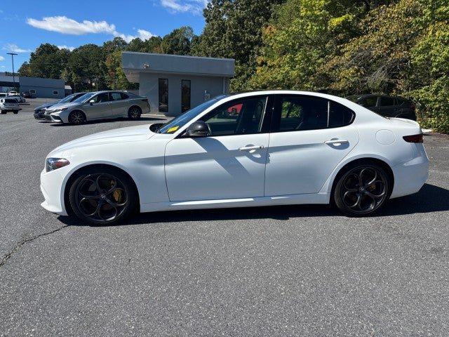 Used 2020 Alfa Romeo Giulia w/ Quick Order Package 22K Sport RWD image 3