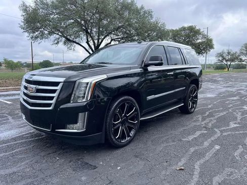 Used 2020 Cadillac Escalade Luxury image 2
