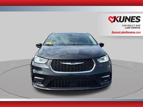 Used 2023 Chrysler Pacifica Touring-L FWD image 10