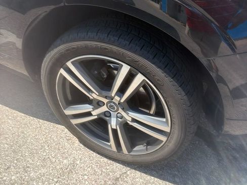 Used 2018 Volvo XC60 T6 Momentum w/ Convenience Package AWD/4WD image 3
