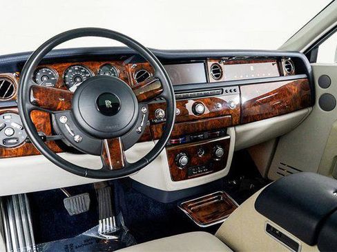 Used 2016 Rolls-Royce Phantom Sedan image 2