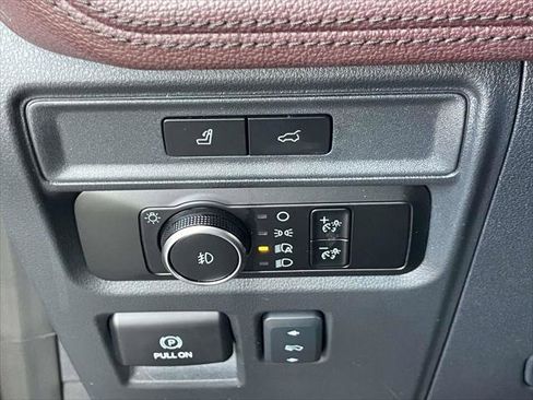 Used 2024 Ford Expedition Limited image 18