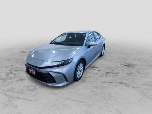 Used 2025 Toyota Camry LE image 6