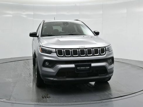 Used 2023 Jeep Compass Latitude image 41