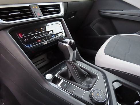 New 2026 Volkswagen Taos SE image 6