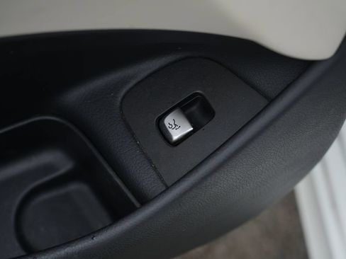 Used 2019 Mercedes-Benz E 300 4MATIC image 23