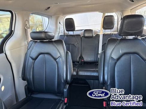 Used 2024 Chrysler Pacifica Touring-L FWD image 29