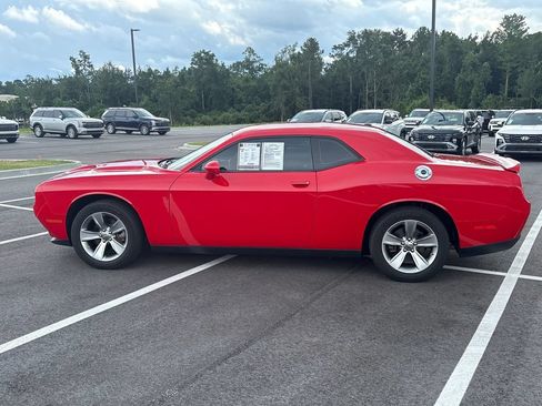 Used 2022 Dodge Challenger SXT RWD image 26
