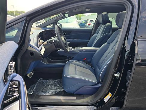Certified 2025 Cadillac Optiq Sport 2 w/ LPO, Floor Liner Package AWD/4WD image 22