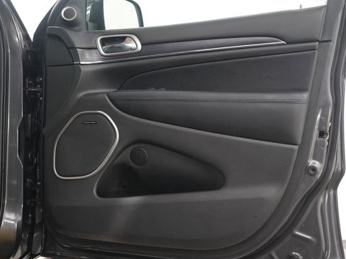 Used 2017 Jeep Grand Cherokee Summit image 9