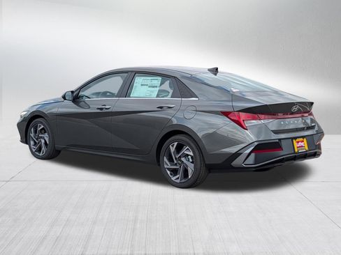 New 2026 Hyundai Elantra Limited FWD image 3