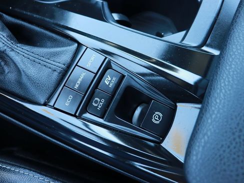 Used 2025 Toyota Camry SE FWD image 18