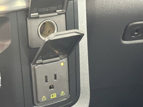 Used 2023 Ford F150 Lariat image 33