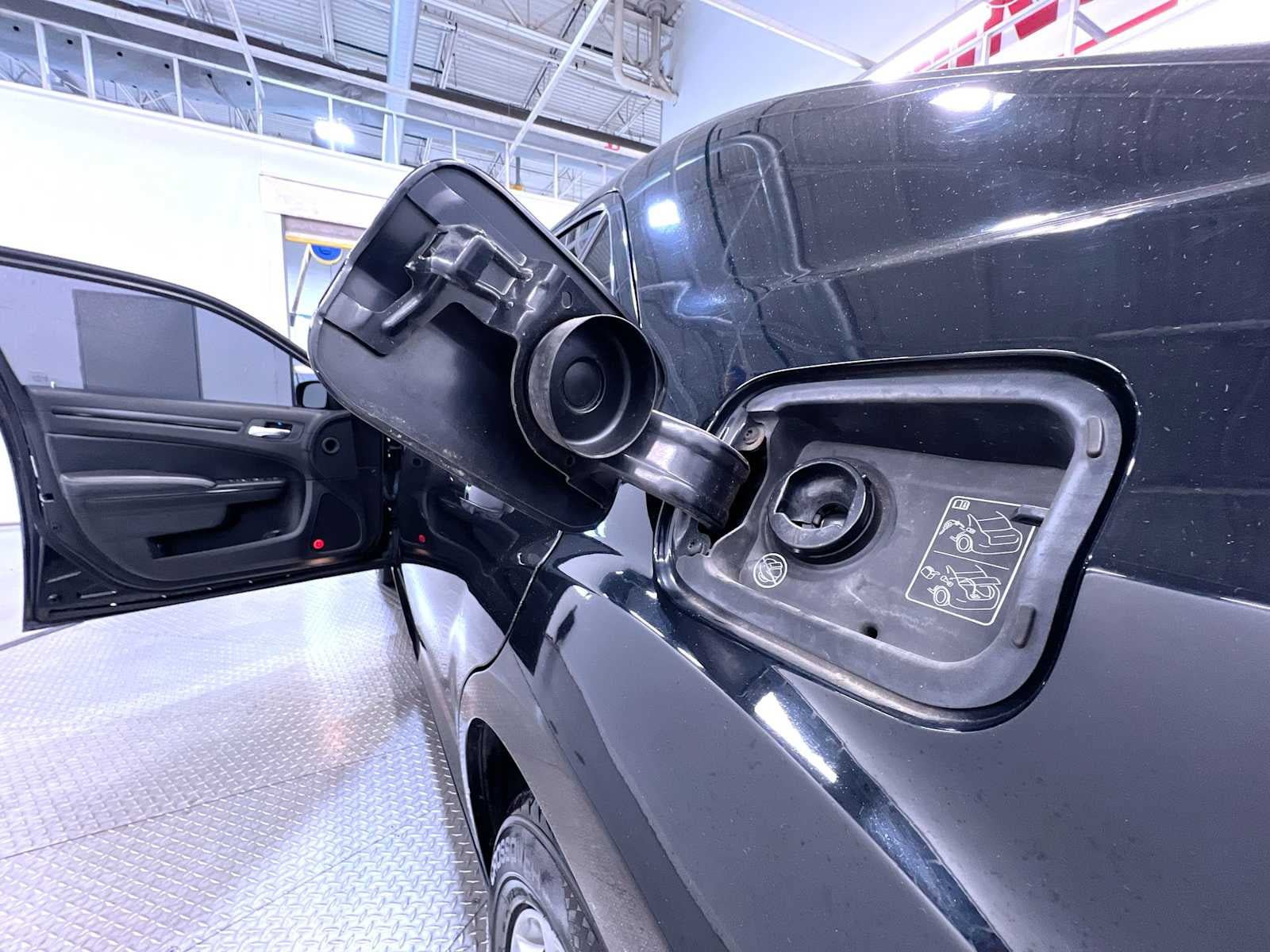Used 2014 Chrysler 300 S AWD/4WD image 39
