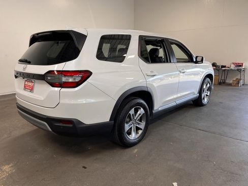 Used 2023 Honda Pilot EX-L image 3