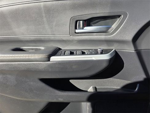 Used 2025 Toyota Sienna XLE Woodland Edition image 17