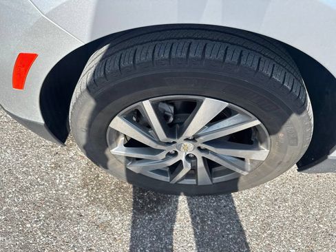 Used 2022 Chevrolet Equinox LT FWD image 8