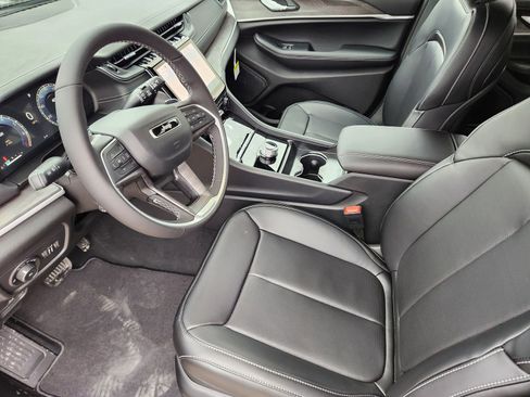 New 2025 Jeep Grand Cherokee L Limited w/ Luxury Tech Group II RWD image 14