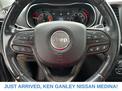 Used 2019 Jeep Cherokee Trailhawk AWD/4WD image 12
