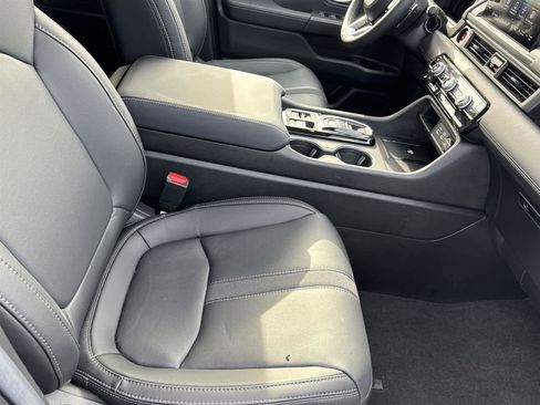 Used 2025 Honda Pilot Touring image 17