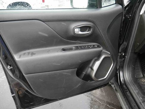 Used 2022 Jeep Renegade Latitude w/ Convenience Group AWD/4WD image 21
