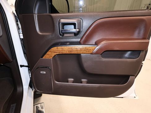 Used 2018 Chevrolet Silverado 1500 High Country AWD/4WD image 19